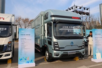 重汽HOWO统帅PRO 4.15米单排纯电动仓栅式轻卡 弗迪150.83kWh(睡眠舱)