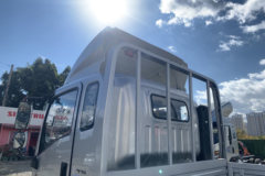 重汽HOWO轻卡悍将M 2.5L柴油 160马力 万里扬8档 3.3米排半栏板轻卡