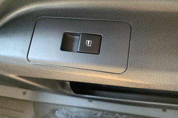 ����HOWO�Ῠ����M 2.5L���� 160���� ������8�� 3.3���Ű������ῨͼƬ