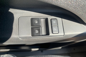 ����HOWO�Ῠ����M 2.5L���� 160���� ������8�� 3.3���Ű������ῨͼƬ