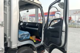 时代领航M5&nbsp;电动载货车驾驶室图片