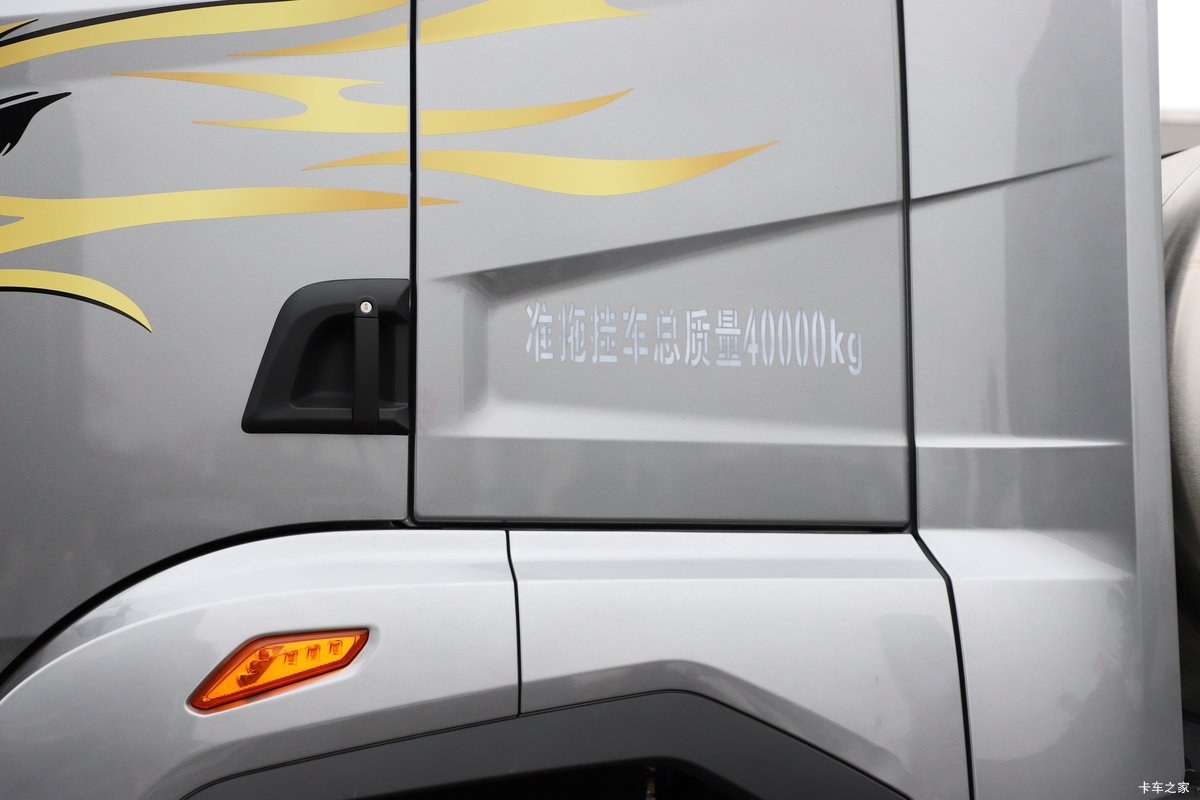 ���ӥ�� 13.2L LNG 530���� 6X4 һ�����12�� ǣ�������                                                