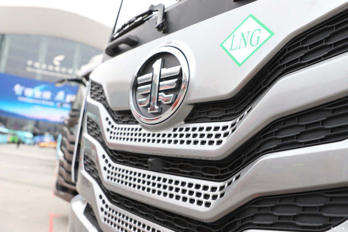 ���ӥ�� 13.2L LNG 530���� 6X4 һ�����12�� ǣ�������                                                