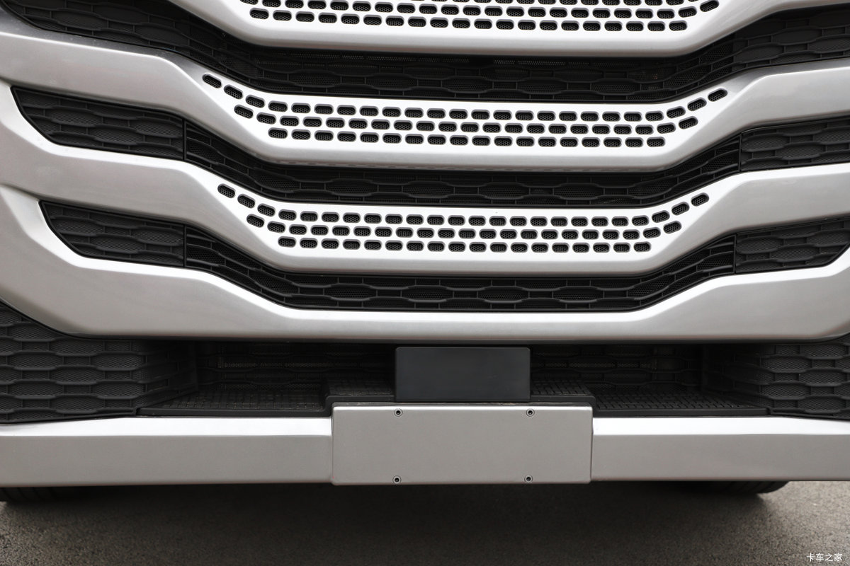 ���ӥ�� 13.2L LNG 530���� 6X4 һ�����12�� ǣ�������                                                