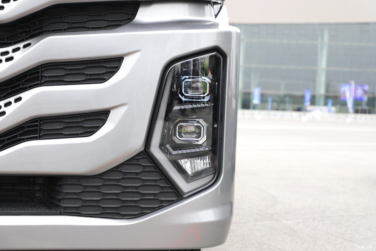 ���ӥ�� 13.2L LNG 530���� 6X4 һ�����12�� ǣ�������                                                