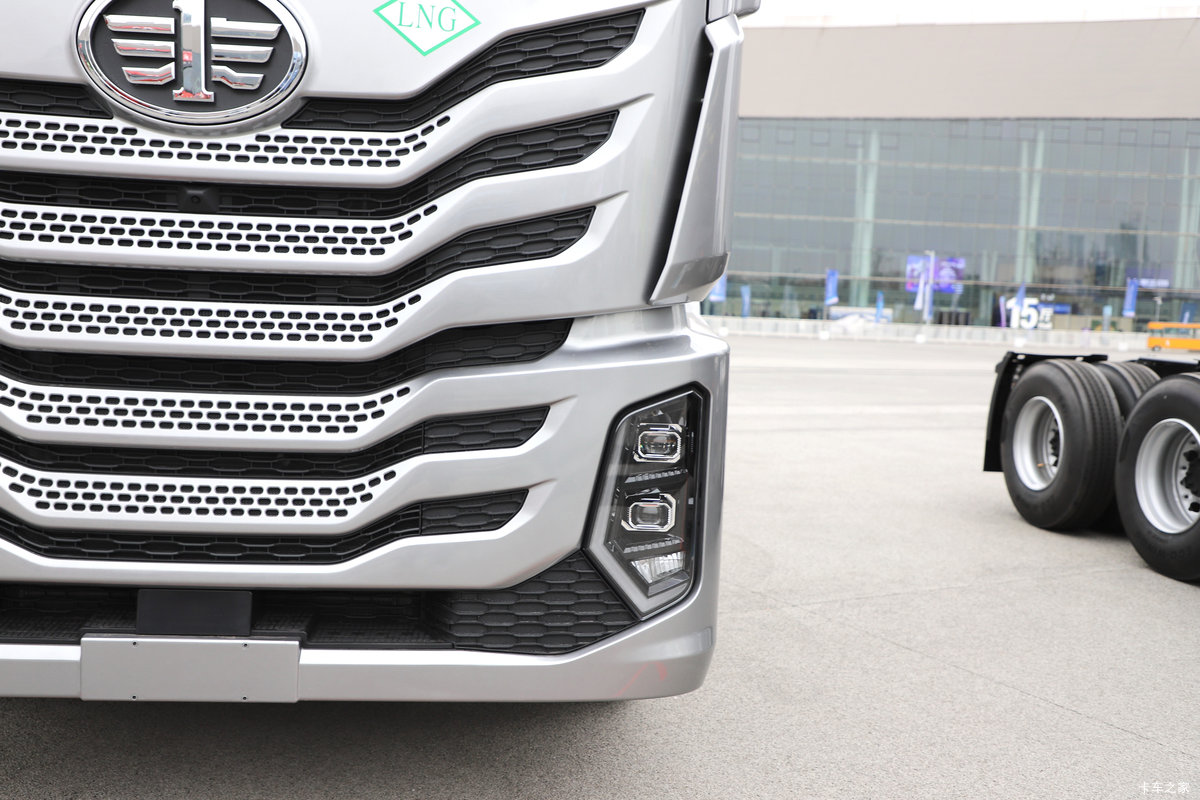 ���ӥ�� 13.2L LNG 530���� 6X4 һ�����12�� ǣ�������                                                