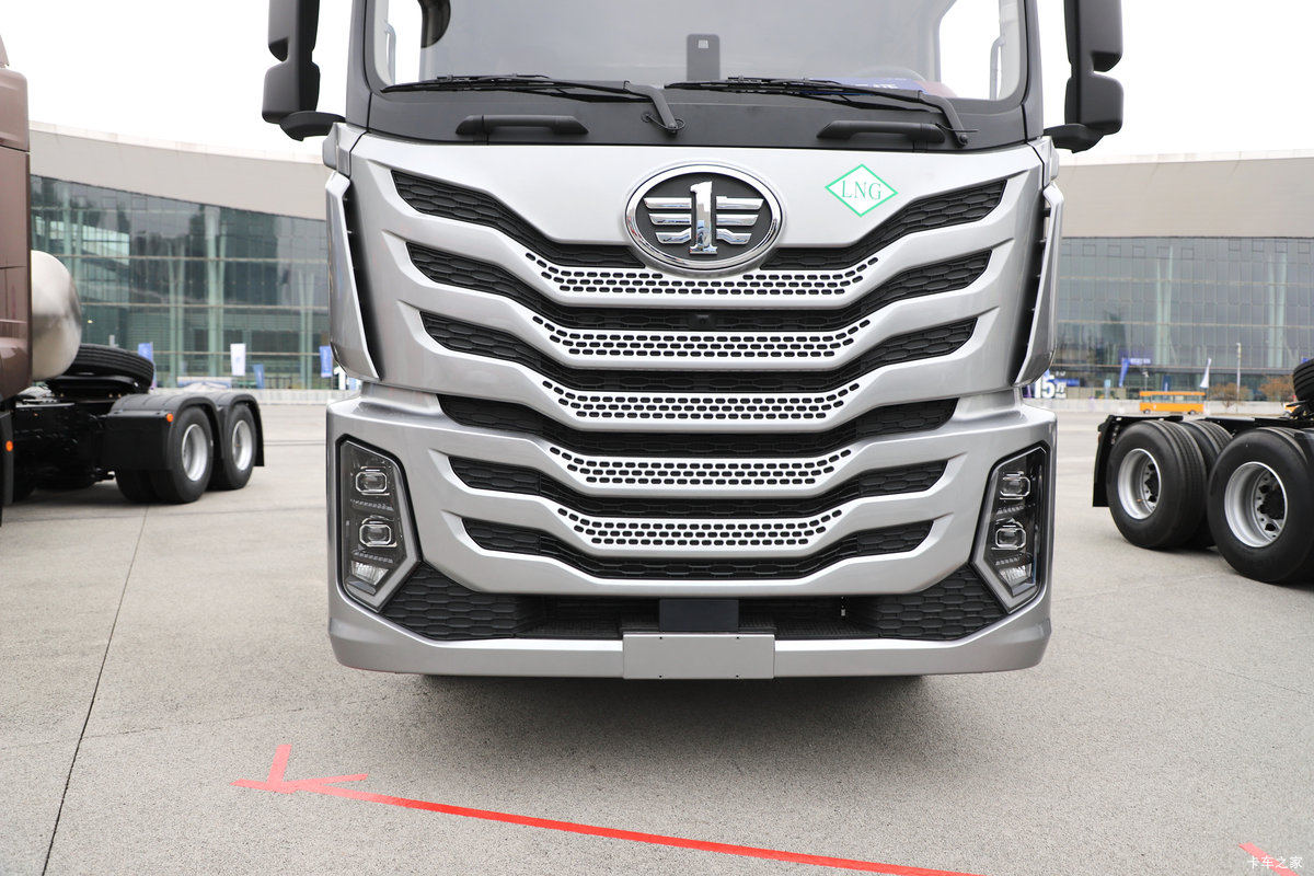 ���ӥ�� 13.2L LNG 530���� 6X4 һ�����12�� ǣ�������                                                