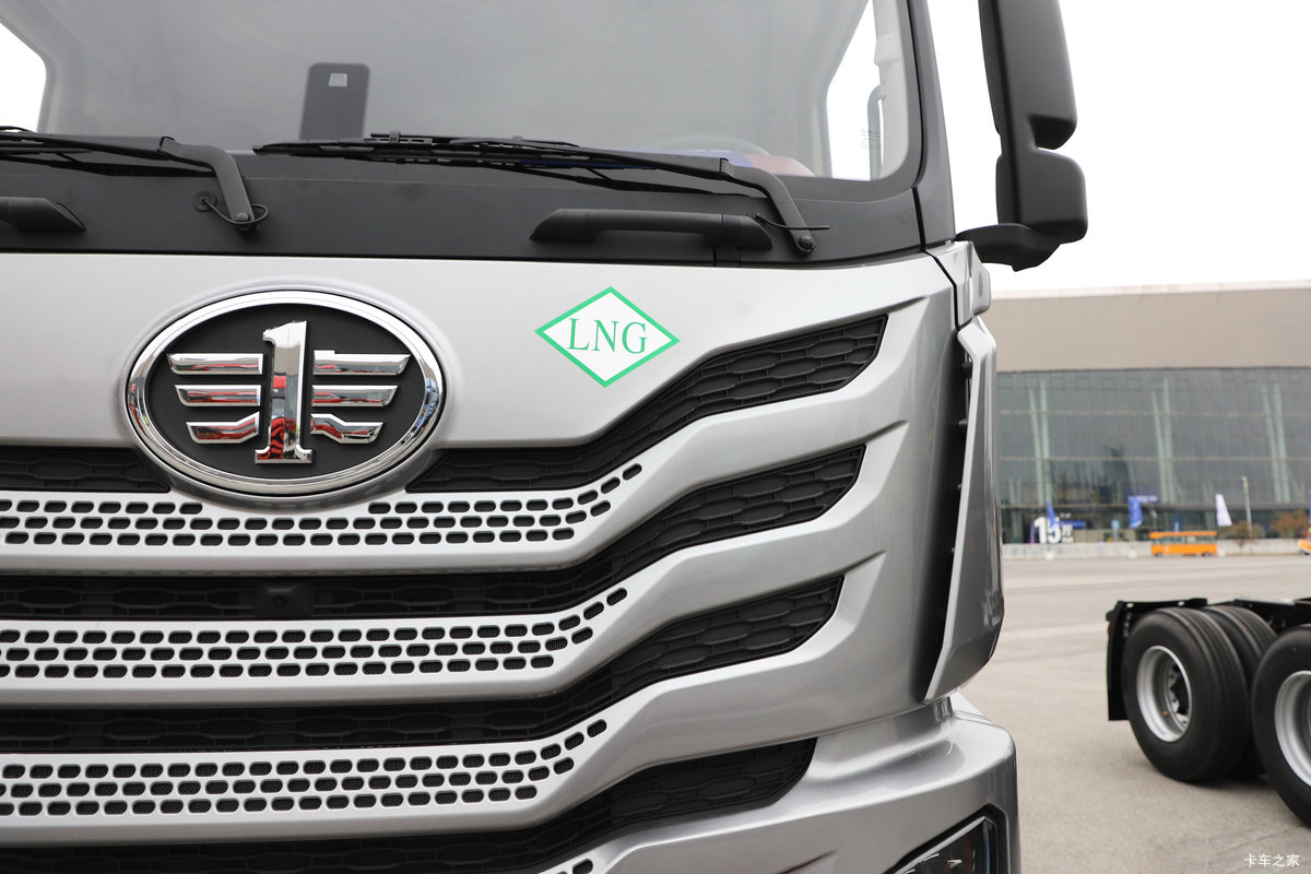 ���ӥ�� 13.2L LNG 530���� 6X4 һ�����12�� ǣ�������                                                