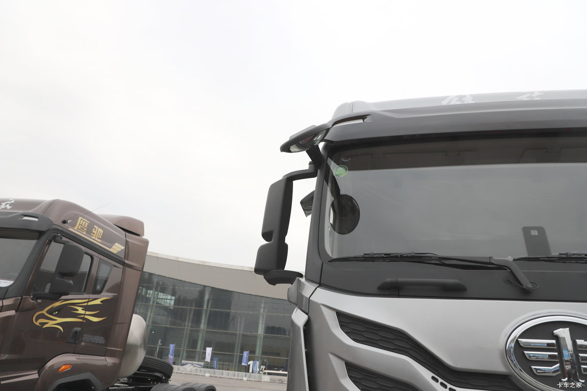 ���ӥ�� 13.2L LNG 530���� 6X4 һ�����12�� ǣ�������                                                