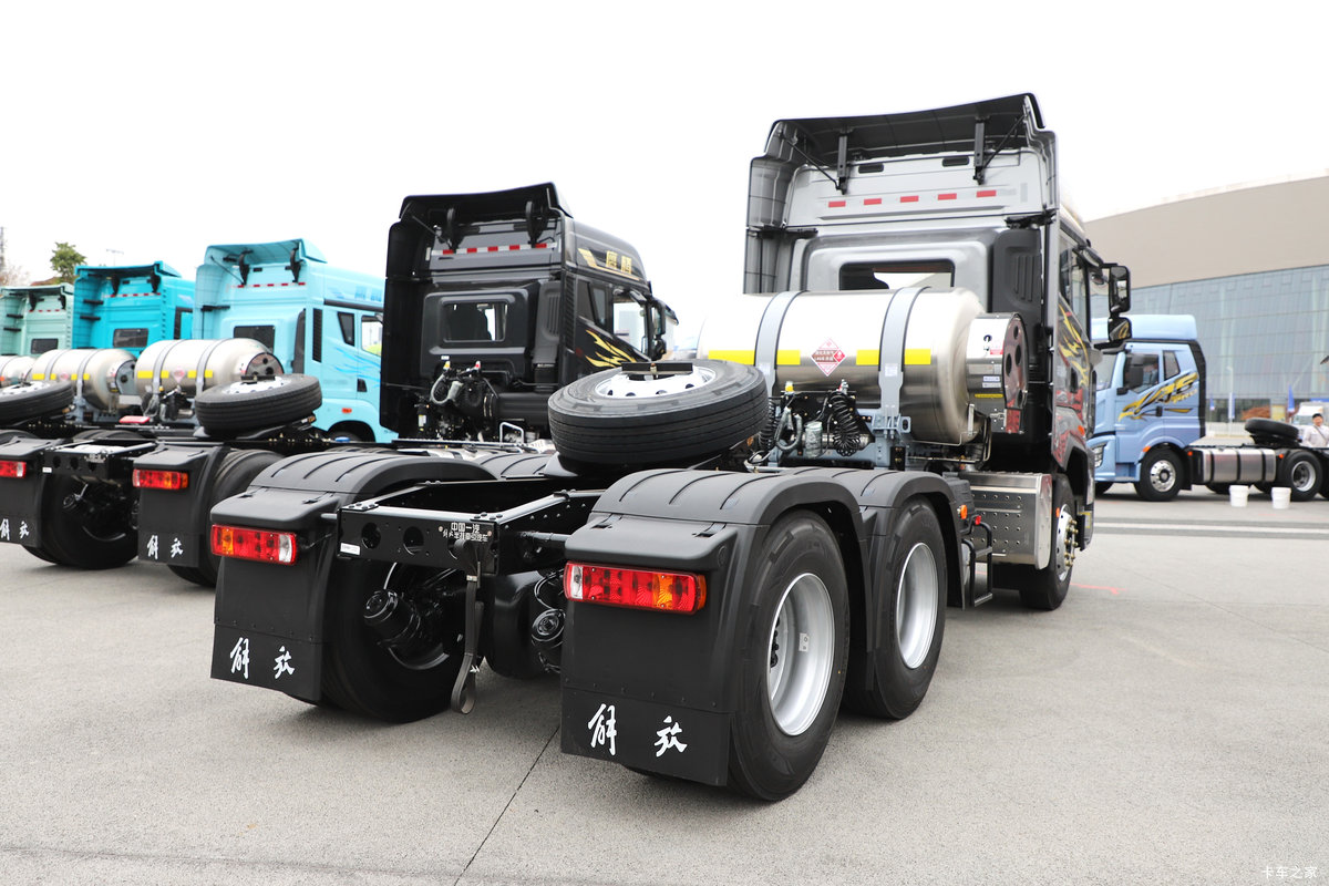 ���ӥ�� 13.2L LNG 530���� 6X4 һ�����12�� ǣ�������                                                