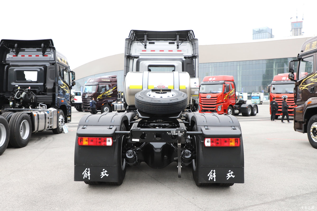 ���ӥ�� 13.2L LNG 530���� 6X4 һ�����12�� ǣ�������                                                