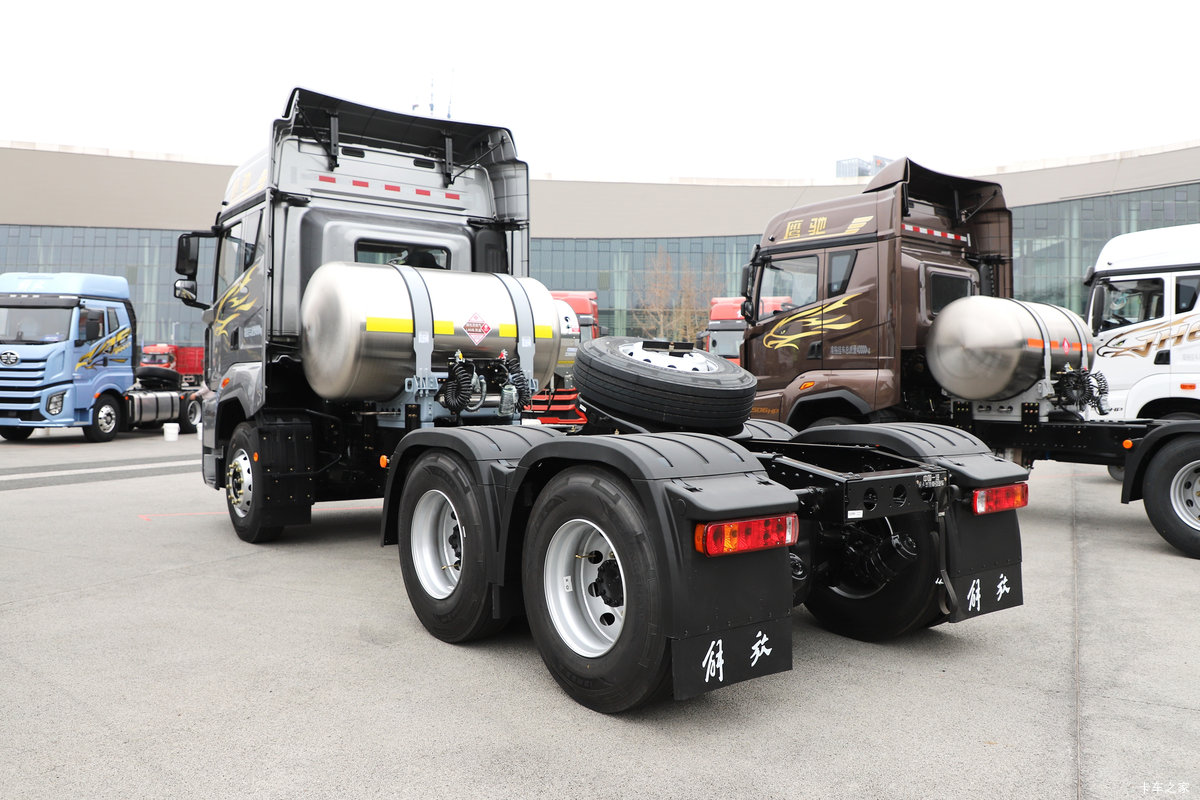 ���ӥ�� 13.2L LNG 530���� 6X4 һ�����12�� ǣ�������                                                