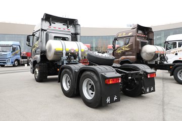 鹰驰&nbsp;牵引车外观                                                图片