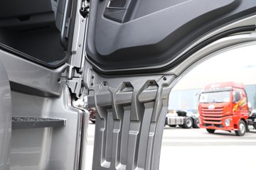 ���ӥ�� 13.2L LNG 530���� 6X4 һ�����12�� ǣ����ͼƬ