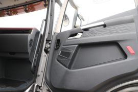 鹰驰&nbsp;牵引车驾驶室                                               图片