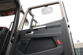 鹰驰&nbsp;牵引车驾驶室                                               图片