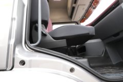 解放鹰驰 13.2L LNG 530马力 6X4 一汽解放12档 牵引车