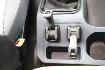 ���ӥ�� 13.2L LNG 530���� 6X4 һ�����12�� ǣ����ͼƬ