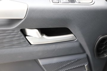 ���ӥ�� 13.2L LNG 530���� 6X4 һ�����12�� ǣ����ͼƬ