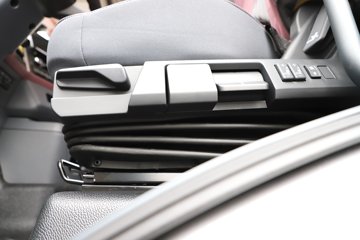 ���ӥ�� 13.2L LNG 530���� 6X4 һ�����12�� ǣ����ͼƬ