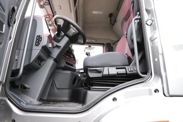 ���ӥ�� 13.2L LNG 530���� 6X4 һ�����12�� ǣ����ͼƬ