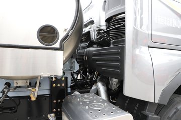 ���ӥ�� 13.2L LNG 530���� 6X4 һ�����12�� ǣ����ͼƬ