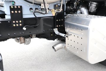 ���ӥ�� 13.2L LNG 530���� 6X4 һ�����12�� ǣ����ͼƬ