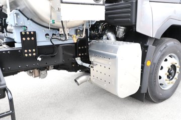 ���ӥ�� 13.2L LNG 530���� 6X4 һ�����12�� ǣ����ͼƬ
