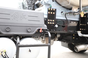 ���ӥ�� 13.2L LNG 530���� 6X4 һ�����12�� ǣ����ͼƬ