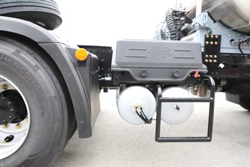 ���ӥ�� 13.2L LNG 530���� 6X4 һ�����12�� ǣ����ͼƬ