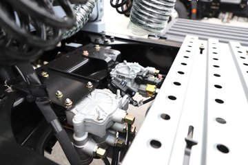 ���ӥ�� 13.2L LNG 530���� 6X4 һ�����12�� ǣ����ͼƬ