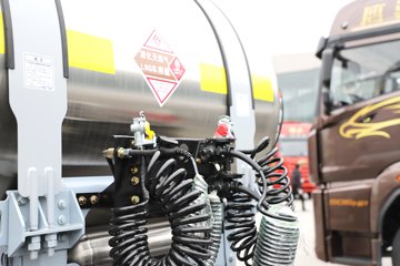 ���ӥ�� 13.2L LNG 530���� 6X4 һ�����12�� ǣ����ͼƬ