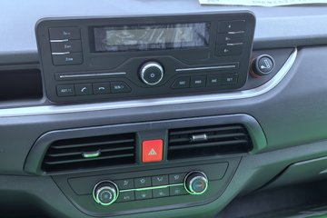 Ծ�� ����T3 Һɲ 3.805�׵��Ŵ��綯�����Ῠ ����50.23kWhͼƬ