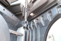 青岛解放鹰航 智尊版 580马力 8X4 柴油 AMT自动档 9.4米冷藏车