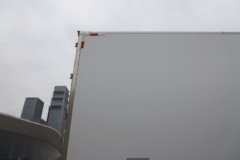 青岛解放鹰航 智尊版 580马力 8X4 柴油 AMT自动档 9.4米冷藏车