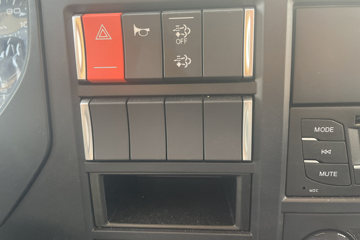 ���JK6 4.3L���� 240���� 4X2 ��ʿ��8�� 6.8�������ػ���ͼƬ