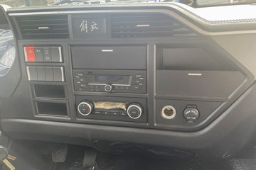 ���JK6 4.3L���� 240���� 4X2 ��ʿ��8�� 6.8�������ػ���ͼƬ