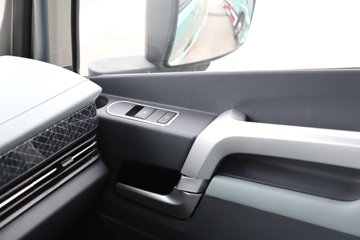�ൺ���ӥ�� ������ 580���� 6X2 AMT�Զ��� 7.8����س�ͼƬ