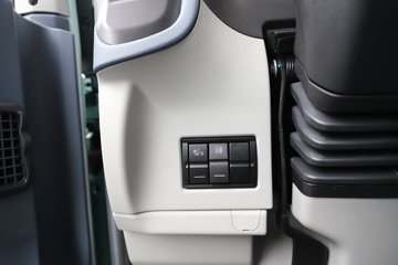 �ൺ���JH6 ������ 7L���� 330���� 4X2 ��ʿ��9�� AMT�Զ��� 9.7����ʽ�ػ���ͼƬ