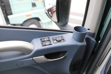 �ൺ���JH6 ������ 7L���� 330���� 4X2 ��ʿ��9�� AMT�Զ��� 9.7����ʽ�ػ���ͼƬ