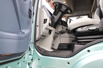 �ൺ���JH6 ������ 7L���� 330���� 4X2 ��ʿ��9�� AMT�Զ��� 9.7����ʽ�ػ���ͼƬ