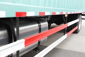 �ൺ���JH6 ������ 7L���� 330���� 4X2 ��ʿ��9�� AMT�Զ��� 9.7����ʽ�ػ���ͼƬ