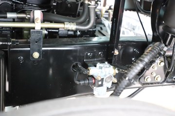 �ൺ���JH6 ������ 7L���� 330���� 4X2 ��ʿ��9�� AMT�Զ��� 9.7����ʽ�ػ���ͼƬ