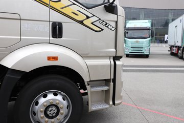 һ����� J6L ��Ӣ�� 7.8L���� 320���� 4X2 һ�����8�� 9.55����ʽ�ػ���ͼƬ