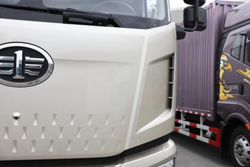 һ����� J6L ��Ӣ�� 7.8L���� 320���� 4X2 һ�����8�� 9.55����ʽ�ػ���ͼƬ