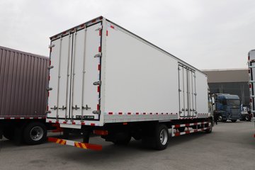 һ����� J6L ��Ӣ�� 7.8L���� 320���� 4X2 һ�����8�� 9.55����ʽ�ػ���ͼƬ