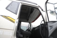 一汽解放 J6L 精英版 7.8L柴油 320马力 4X2 一汽解放8档 9.55米厢式载货车