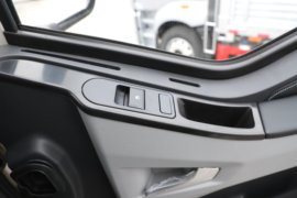 解放J6L&nbsp;载货车驾驶室                                               图片