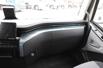 һ����� J6L ��Ӣ�� 7.8L���� 320���� 4X2 һ�����8�� 9.55����ʽ�ػ���ͼƬ