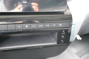 һ����� J6L ��Ӣ�� 7.8L���� 320���� 4X2 һ�����8�� 9.55����ʽ�ػ���ͼƬ